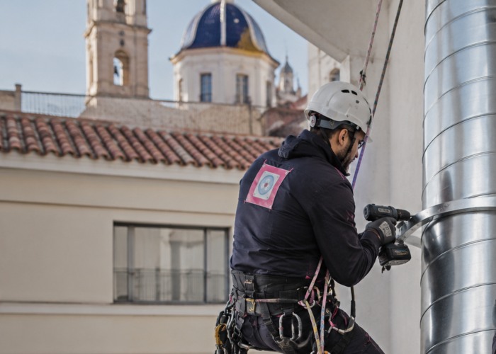 Trabajos verticales para extracción de humo en Valencia